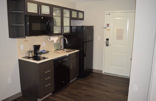 Metrocenter - North Rhodes Park Hotel | Candlewood Suites Nashville - Metro Center by IHG