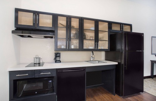 Pueblo Hotel | Candlewood Suites Pueblo by IHG