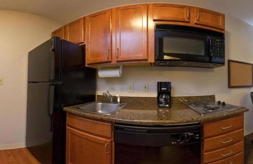 Rockford Hotel | Candlewood Suites Rockford by IHG