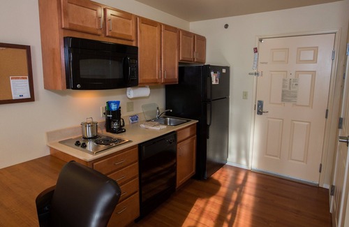 Springfield Hotel | Candlewood Suites Springfield by IHG