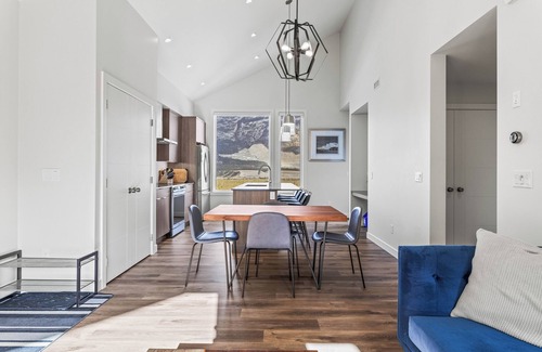 Three Sisters Mountain Village Condominio | Canmore: 3BR Condo in Stewart Creek with Garage