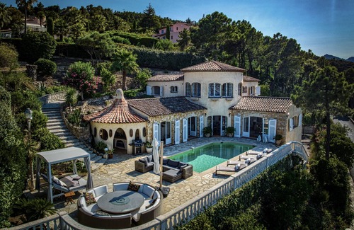 Theoule-sur-Mer Casa | Cannes 15mins. Fabulous sea & mountain views. Beaches, walks, cycling, relaxing