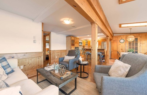 LaBelle Cabaña | Canoe Cove Lake House