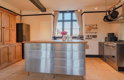 Wotton-under-Edge Cabaña | Canons Court Lodge - Wotton-Under-Edge - Dog friendly