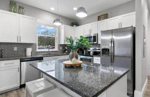 Safety Harbor Apartamento | Canopy Couplet - 2 Upscale Condos by Main St