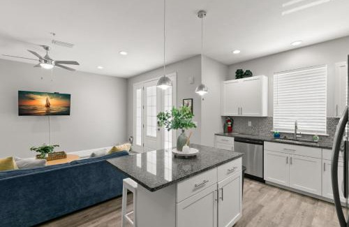 Safety Harbor Apartamento | Canopy Couplet - 2 Upscale Condos by Main St