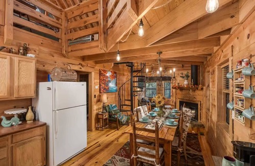 Mentone Casa | Canopy Woods - 2 beautiful homes with a hot tub