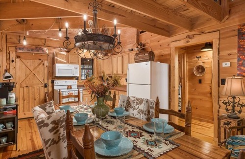 Mentone Casa | Canopy Woods - 2 beautiful homes with a hot tub