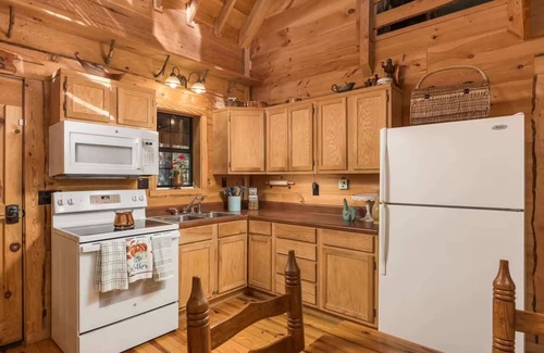 Mentone Casa | Canopy Woods - 2 beautiful homes with a hot tub