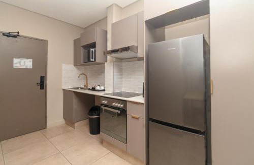 Sandown Hotel | Cans BlackBrick lux
