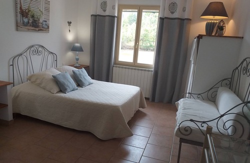 Lacoste Casa | Cante Grillet en Provenza en el Luberon