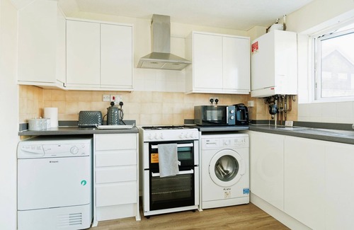 Broad Oak Casa | Canterbury Charm, Spacious 4 Bed House
