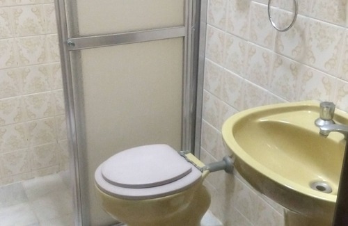 Jardim Sao Miguel Apartamento | Cantinho da Felicidade, AP pé na Areia há 01 Quadra da Praia Enseada no Guarujá