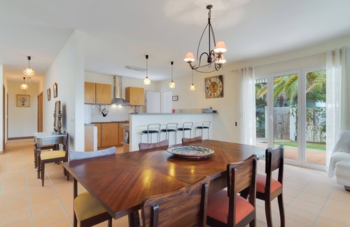 Pedras Pretas Casa | Canto de Ega. The perfect house for a family vacation, a 5-minute walk from the beach.