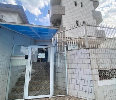 Canto do Forte Apartamento | Canto forte- Suíte c/varanda - até 5 hóspedes- garagem - WI FI e 200 metros da Praia, 50 metros da Av Gastronômica da PG