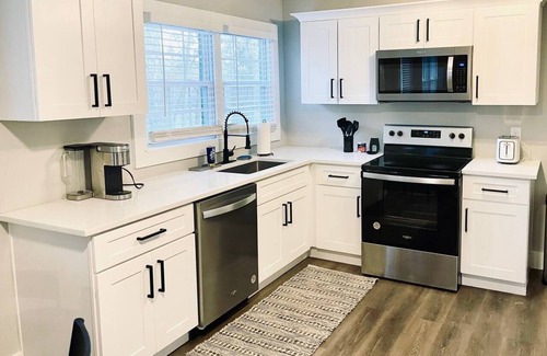 Canton Casa | Canton Charmer - Modern 2BR Bungalow
