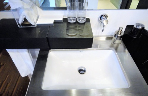 Puerto Princesa City Centre Hotel | Canvas Boutique Hotel