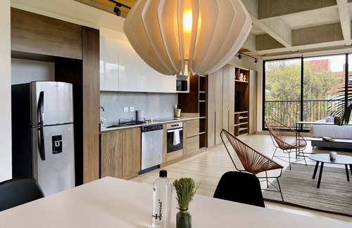 Chico Reservado Apartamento | Canvas by Wynwood House