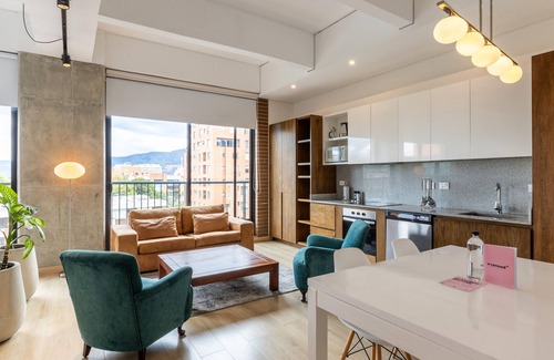Chico Reservado Apartamento | Canvas by Wynwood House