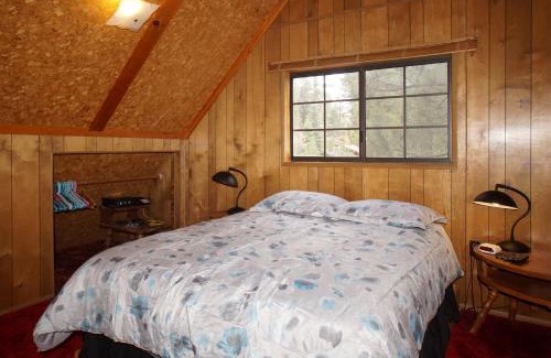 Fawnskin Casa | Canyon Cabin - A quaint cabin in a peaceful location yet close to Big Bear's attractions!