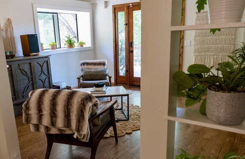 Topanga Cabina | Canyon Cabin Retreat Near Beach & Trails