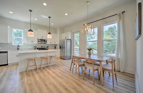 Canyon Lake Cabaña | Canyon Lake Home w/ Deck ~ 1 Mi to Comal Park
