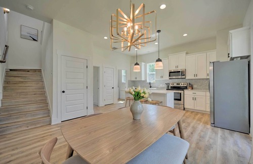 Canyon Lake Cabaña | Canyon Lake Home w/ Deck ~ 1 Mi to Comal Park