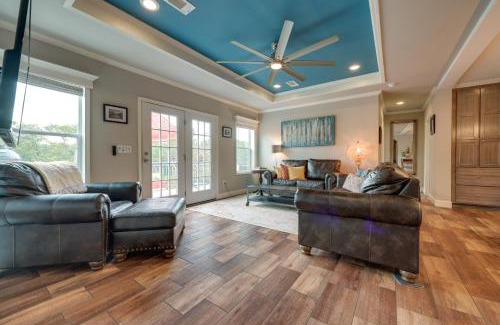 Canyon Lake Casa | Canyon Lake Home with Spacious Deck and Backyard!