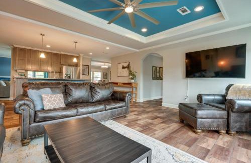 Canyon Lake Casa | Canyon Lake Home with Spacious Deck and Backyard!