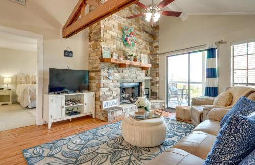 Canyon Lake Casa | Canyon Lake Rental with Balcony and Lake Views