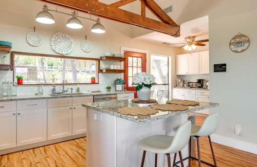 Canyon Lake Casa | Canyon Lake Rental with Balcony and Lake Views