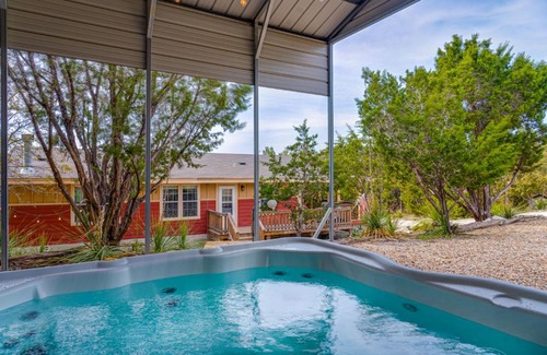 Canyon Lake Casa | Canyon Lake Retreat with Hot Tub, Fire Pit and Grill!