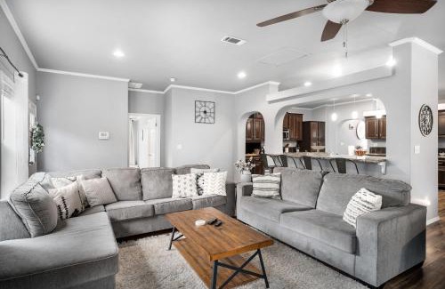 Canyon Lake Casa | Canyon Lake Retreat with Hot Tub, Fire Pit and Grill!