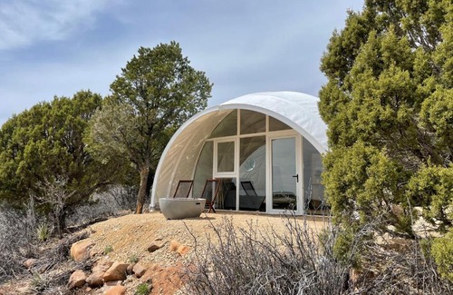 Monticello Complejo | Canyon Rim Domes - A Luxury Glamping Experience!
