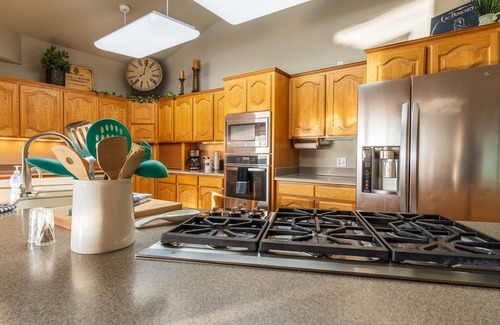 Twin Falls Casa | Canyon Rim Home - Heated Pool, Hot Tub, Game Room