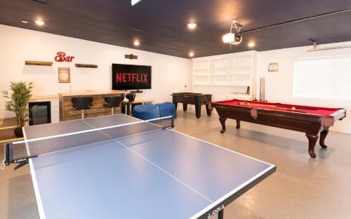 Oakhurst Casa | Canyon View House w/hot tub, game room, views, and more