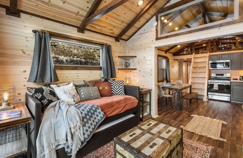 Big Timber Cabina | Canyon Vista - Cozy New Cabin on Big Timber Creek Near Crazy Mountains!