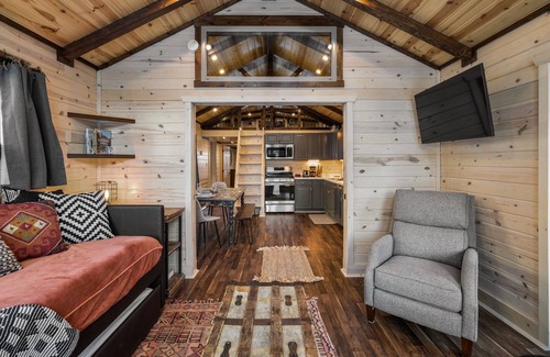Big Timber Cabina | Canyon Vista - Cozy New Cabin on Big Timber Creek Near Crazy Mountains!