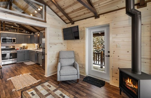 Big Timber Cabina | Canyon Vista - Cozy New Cabin on Big Timber Creek Near Crazy Mountains!