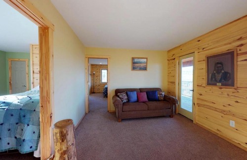 La Sal Casa | Canyonlands Lodging Wolf Springs Retreat