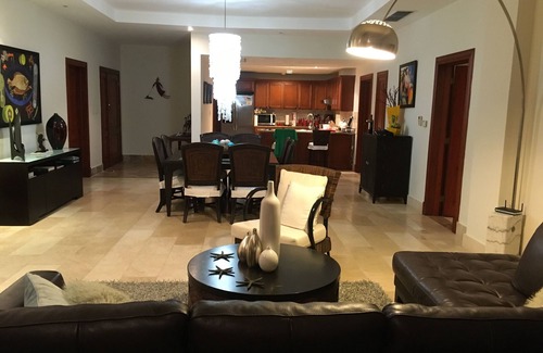 Cap Cana Marina Condominio | NUEVO, HASTA 50% DE DESCUENTO CAP CANA 2635 SQ. PIE. LUX APT., W / HOUSEKEEPER Y JACUZZI