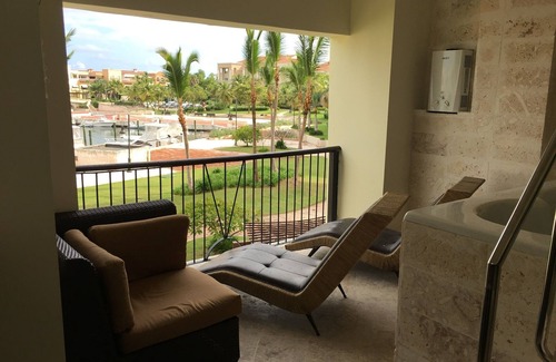 Cap Cana Marina Condominio | NUEVO, HASTA 50% DE DESCUENTO CAP CANA 2635 SQ. PIE. LUX APT., W / HOUSEKEEPER Y JACUZZI