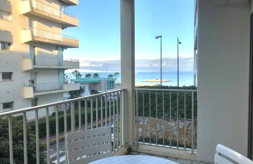 Cap-d'Antibes Apartamento | Cap d'Antibes 2 bdr appartment with parking swimming pool and AC