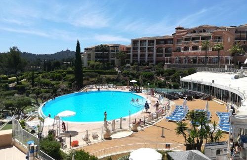 Cap Esterel Apartamento | CAP ESTEREL appartement climatisé dans le centre du village vacances