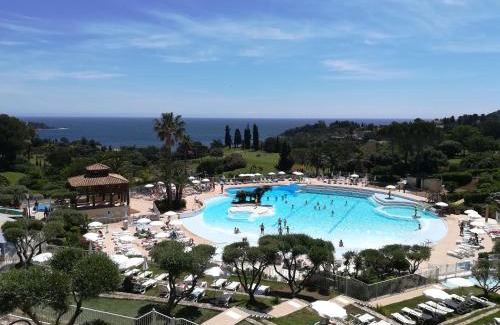 Cap Esterel Apartamento | CAP ESTEREL appartement climatisé dans le centre du village vacances