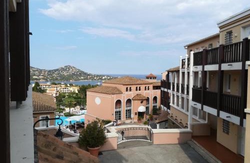 Cap Esterel Apartamento | CAP ESTEREL appartement climatisé dans le centre du village vacances