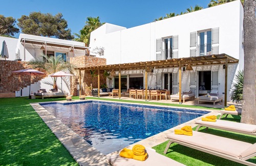 Puig Manya Casa | Cap Martinet Talamanca Vila Can Tashellu, Boutique 5 bed - Sea and Forest View
