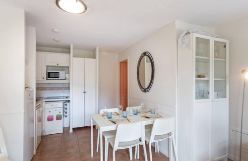 Cavaliere Beach Apartamento | Cap Négre : Domaine de la Pinède by Interhome