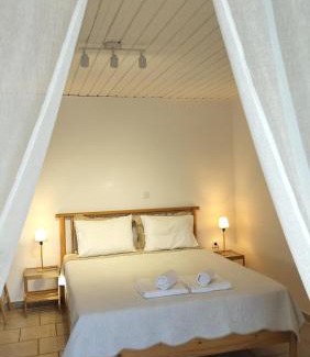 Lavreotiki Casa | Cap Sounion, Seafront Apartment