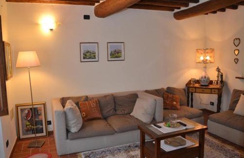 Castelvecchio Casa | Capannori Stylish Townhouse